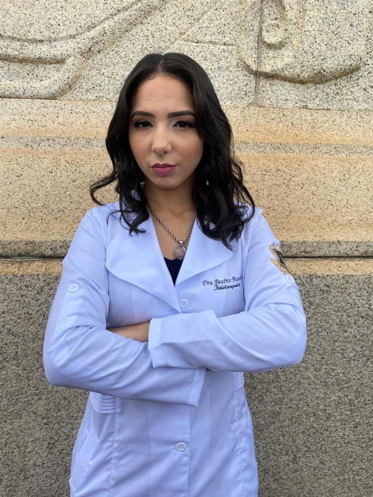 Beatriz Bandeira - Fisioterapeuta pós graduada em Traumato-ortopedia esportiva.